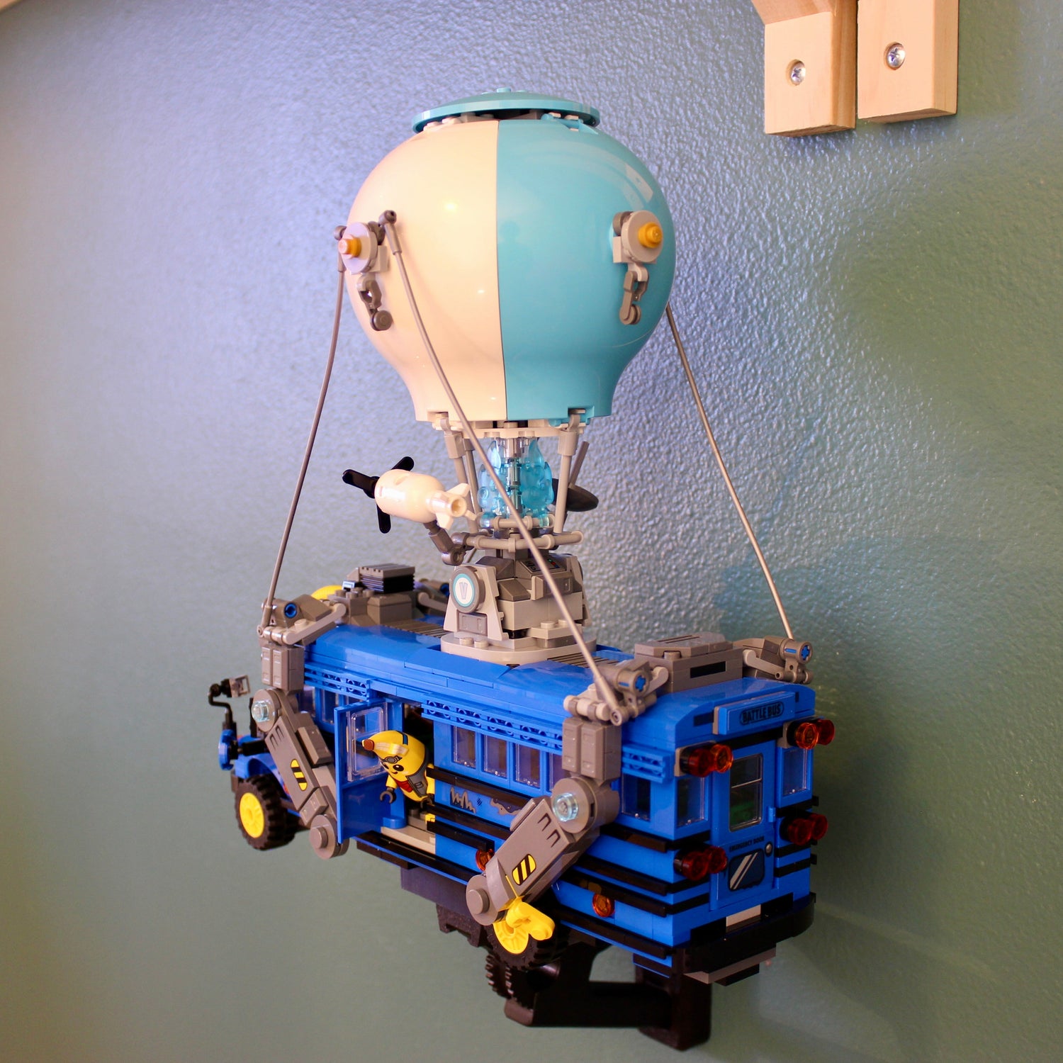 Wall display for LEGO Fortnite sets