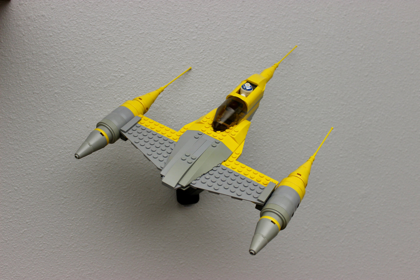 Wall Display for LEGO Star Wars Naboo N-1 Starfighter and Vulture Droid 7660 - Detail View