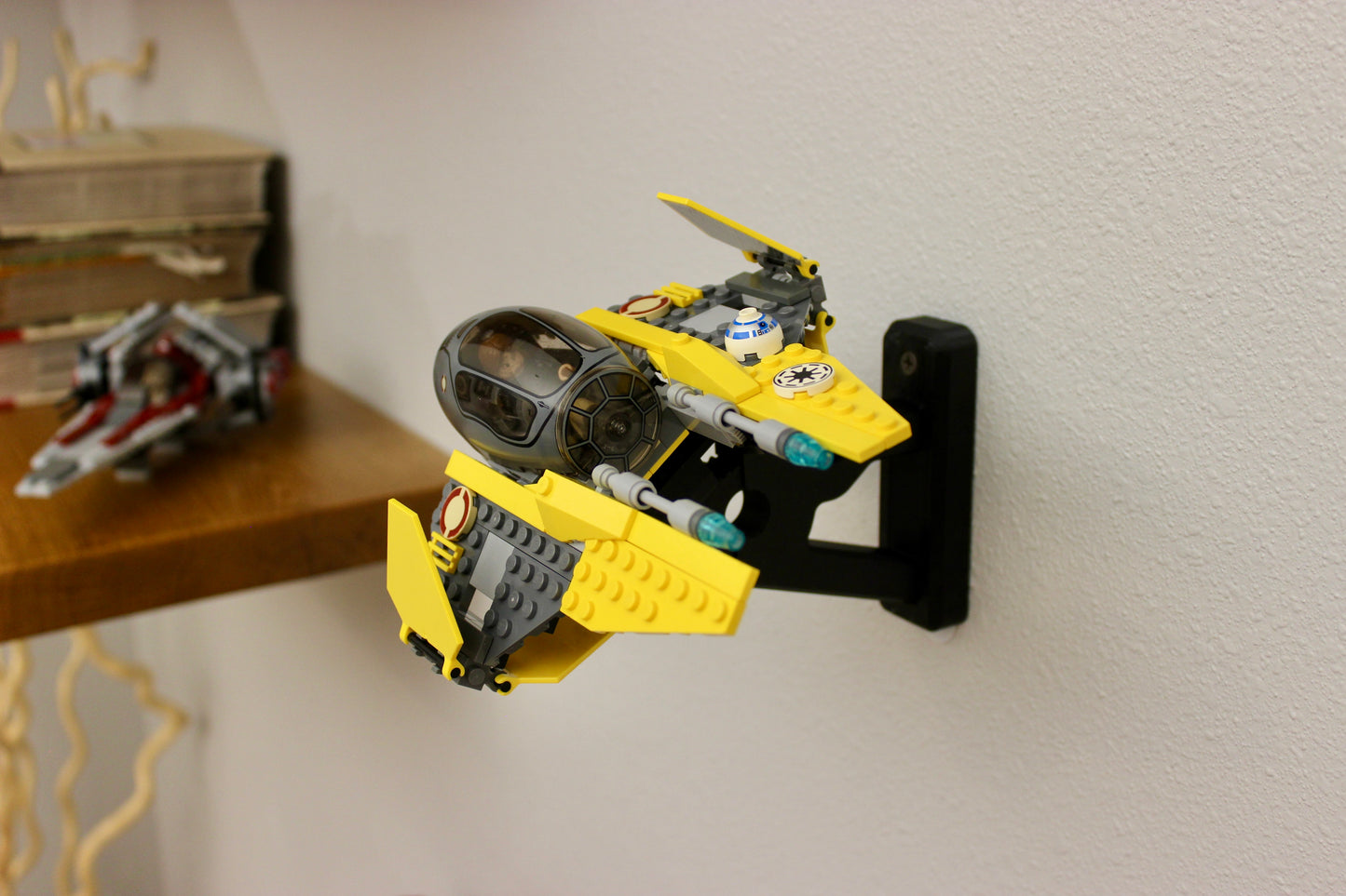 Wall Display for LEGO Star Wars Jedi Starfighter & Vulture Droid 7256 - Brick Engineering Display