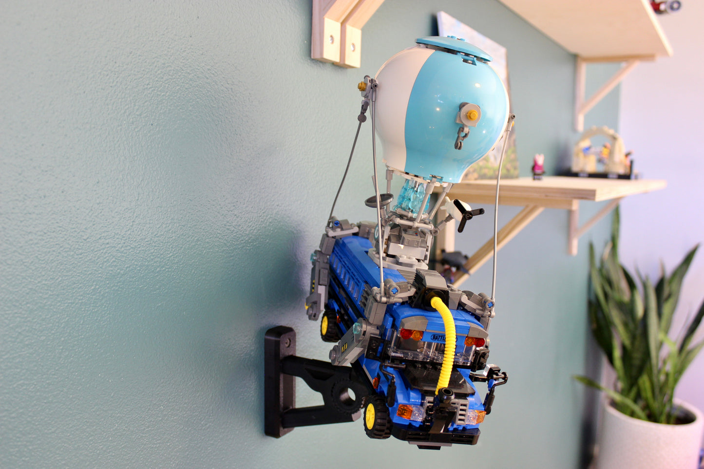 Wall Display for LEGO Fortnite Battle Bus 77073