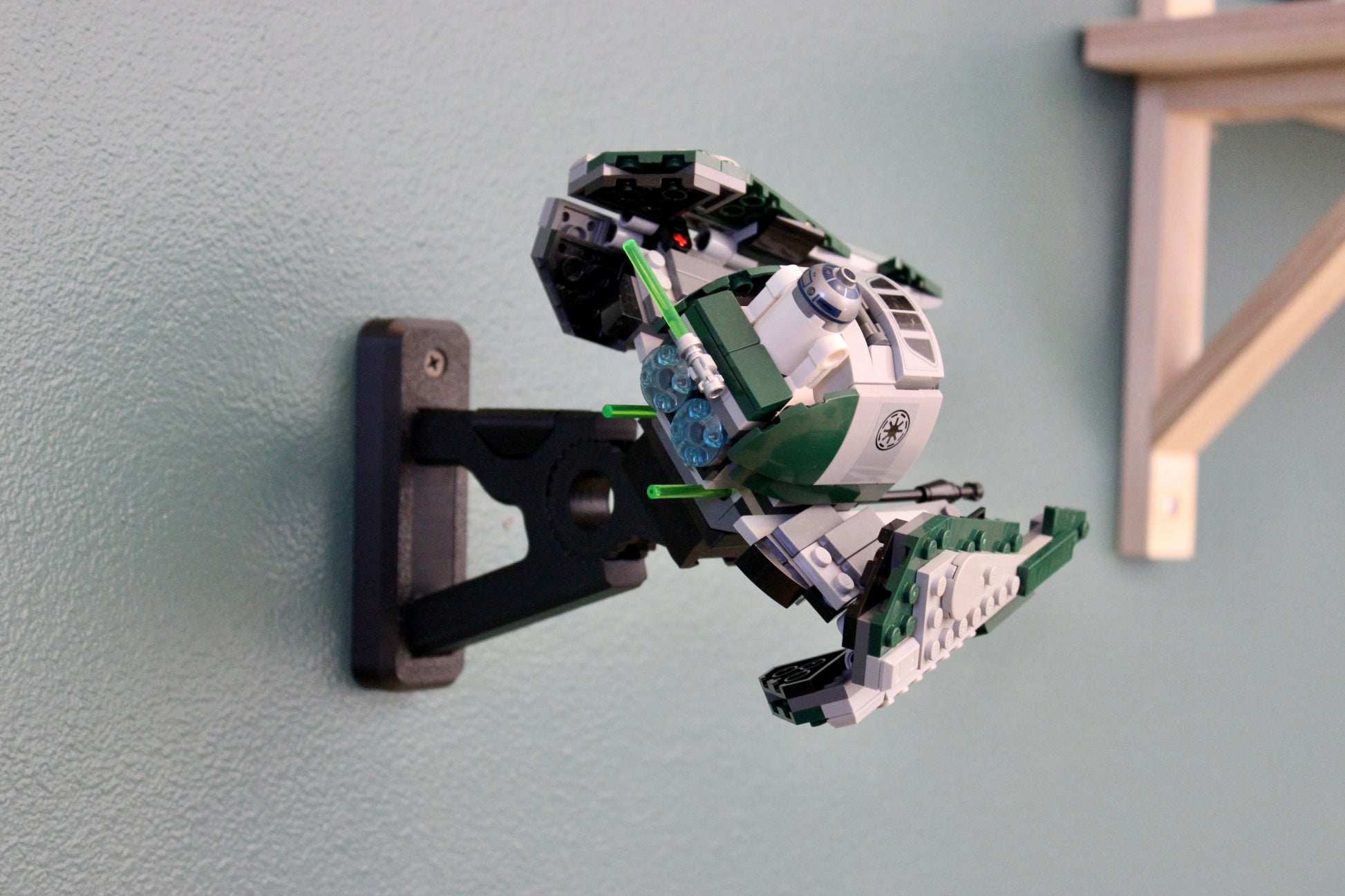 Wall Display for LEGO Star Wars Yoda's Jedi Starfighter 75360 - side view