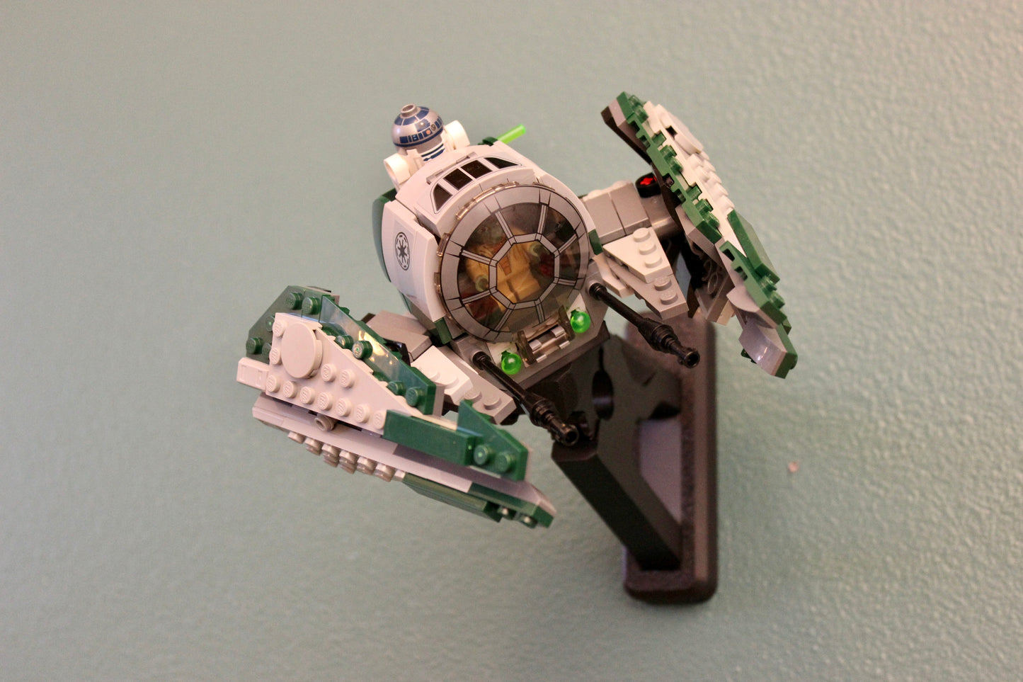 Wall Display for LEGO Star Wars Yoda's Jedi Starfighter 75360 - Image 4