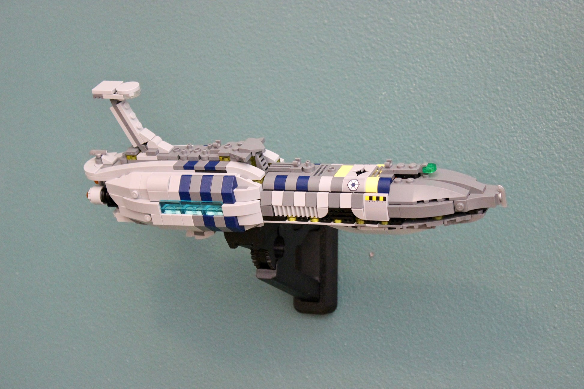 Wall Display for LEGO Star Wars Invisible Hand 75377 - detail view