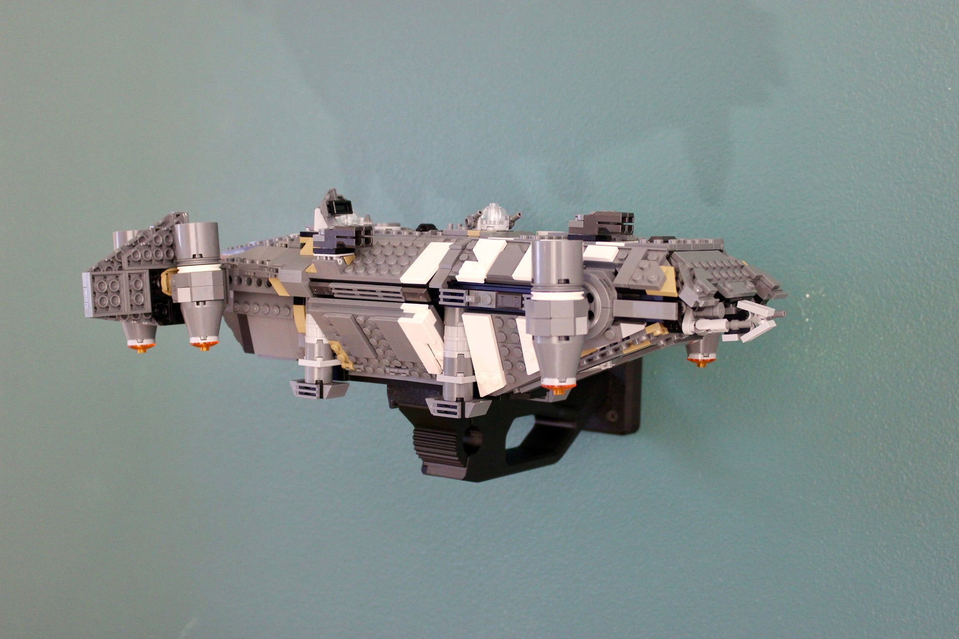 Wall Display for LEGO Star Wars The Onyx Cinder 75374 - Image 4