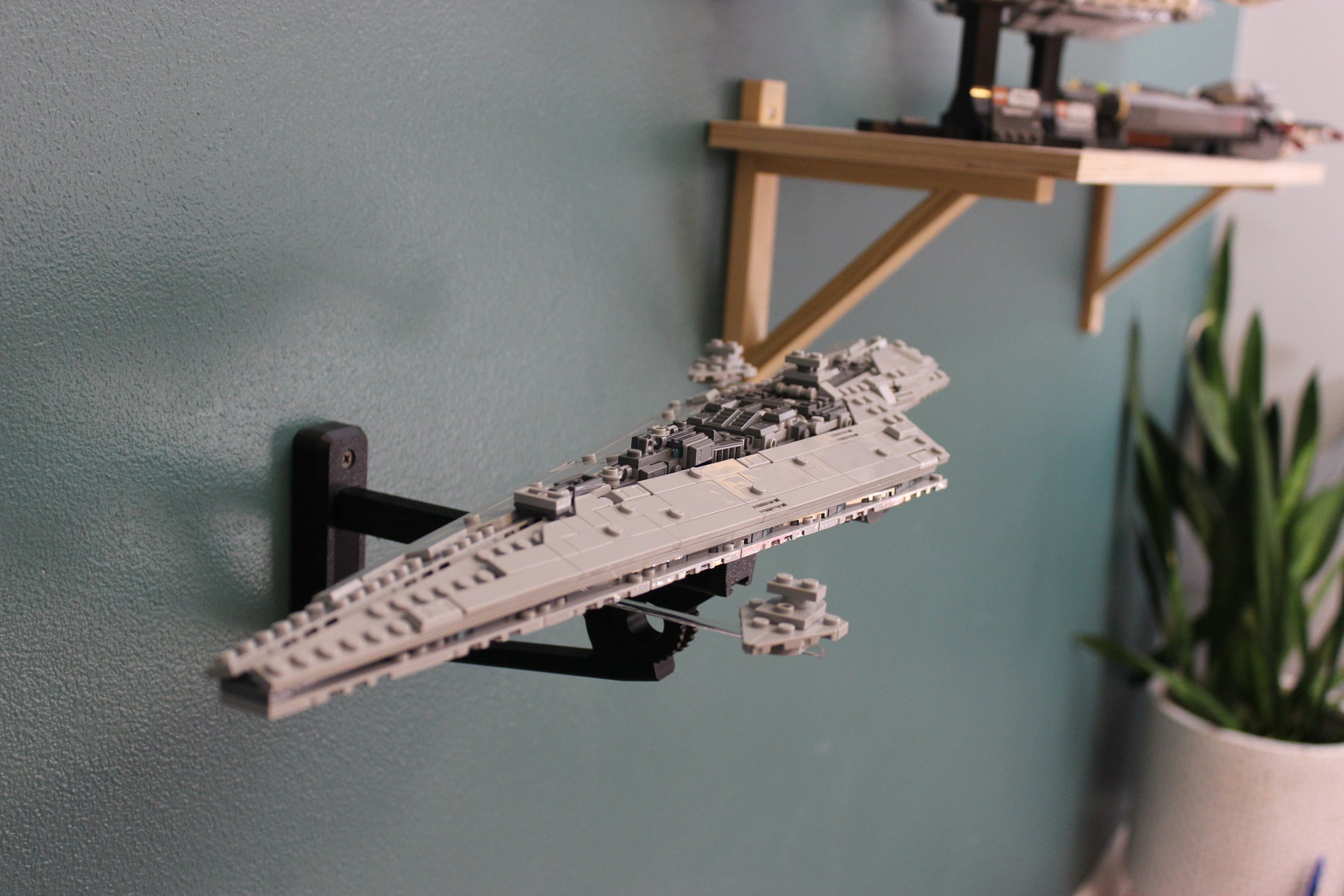 Wall Display for LEGO Star Wars Executor Super Star Destroyer 75356 - detail view