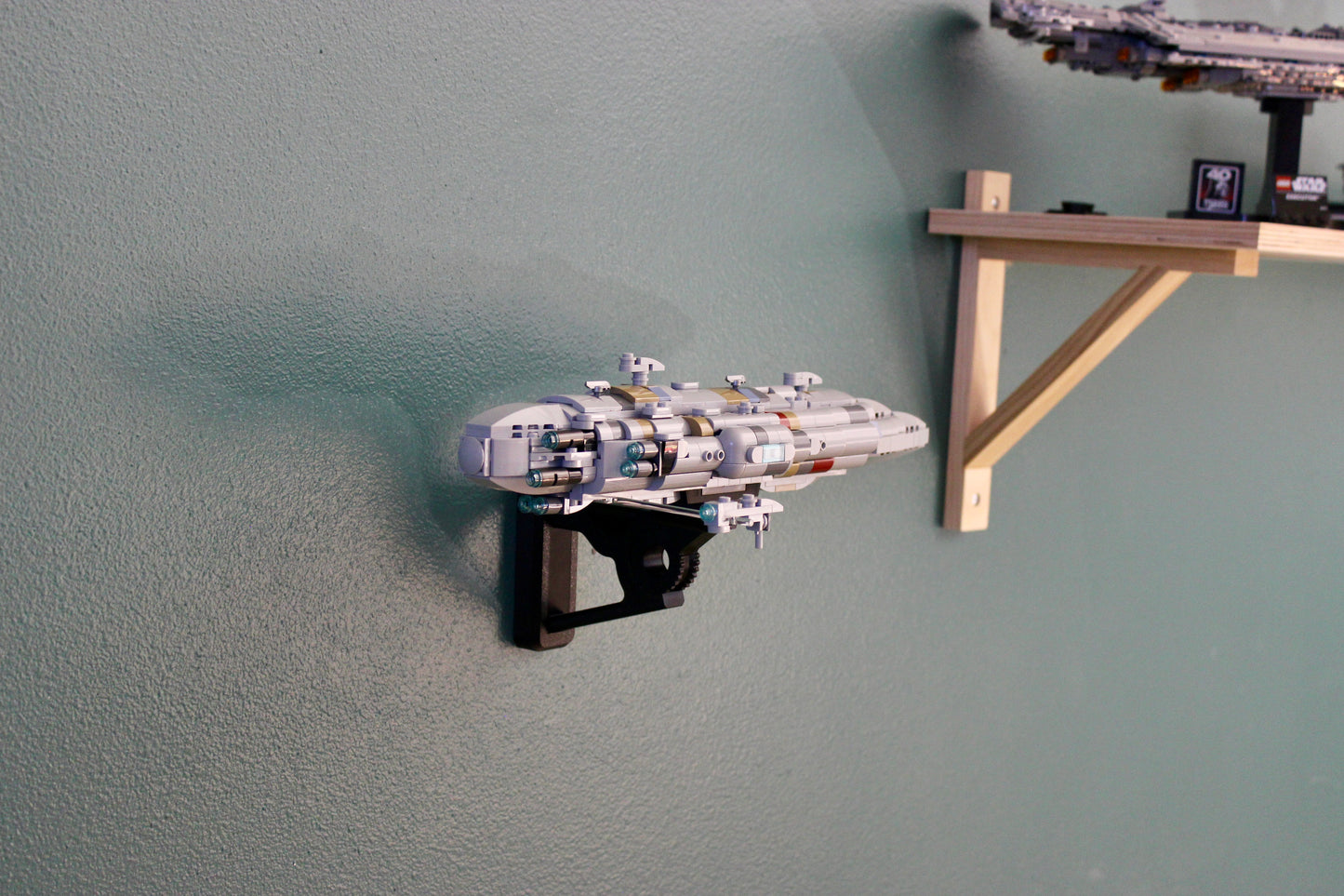 Wall Display for LEGO Star Wars Home One Starcruiser 75405 - detail view