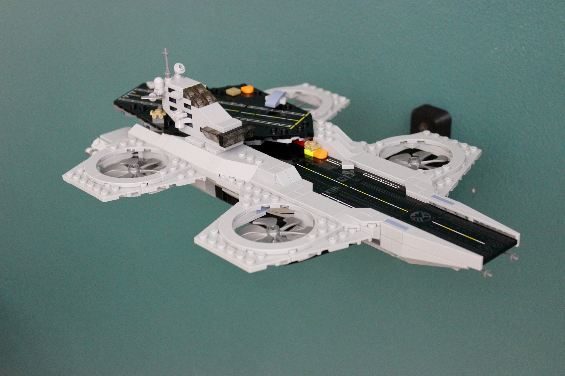 Wall Display for LEGO Marvel The Avengers Helicarrier 76295 - side view
