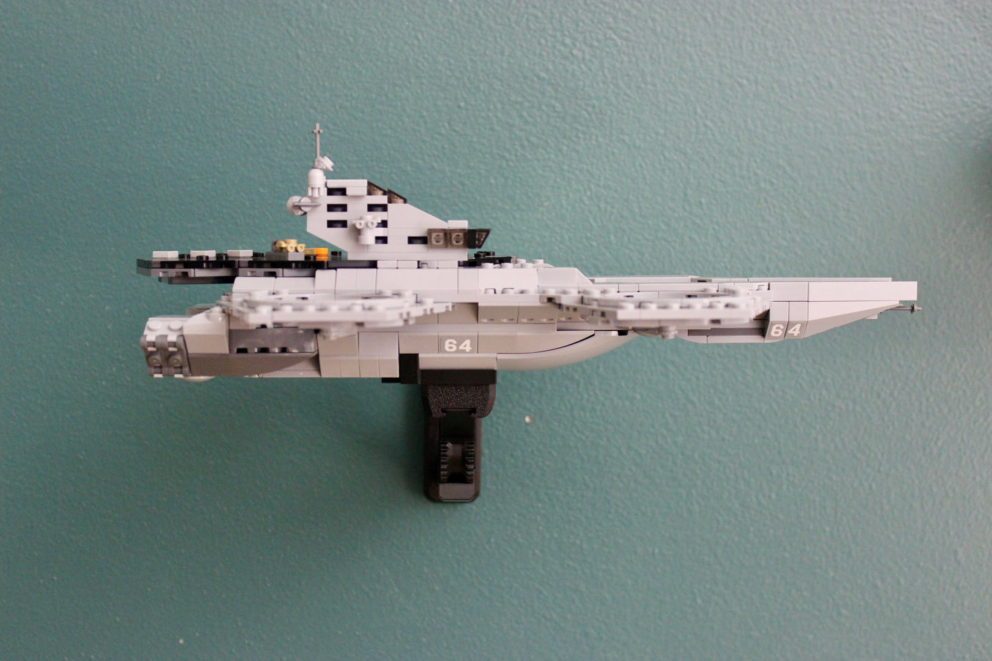 Wall Display for LEGO Marvel The Avengers Helicarrier 76295 - detail view
