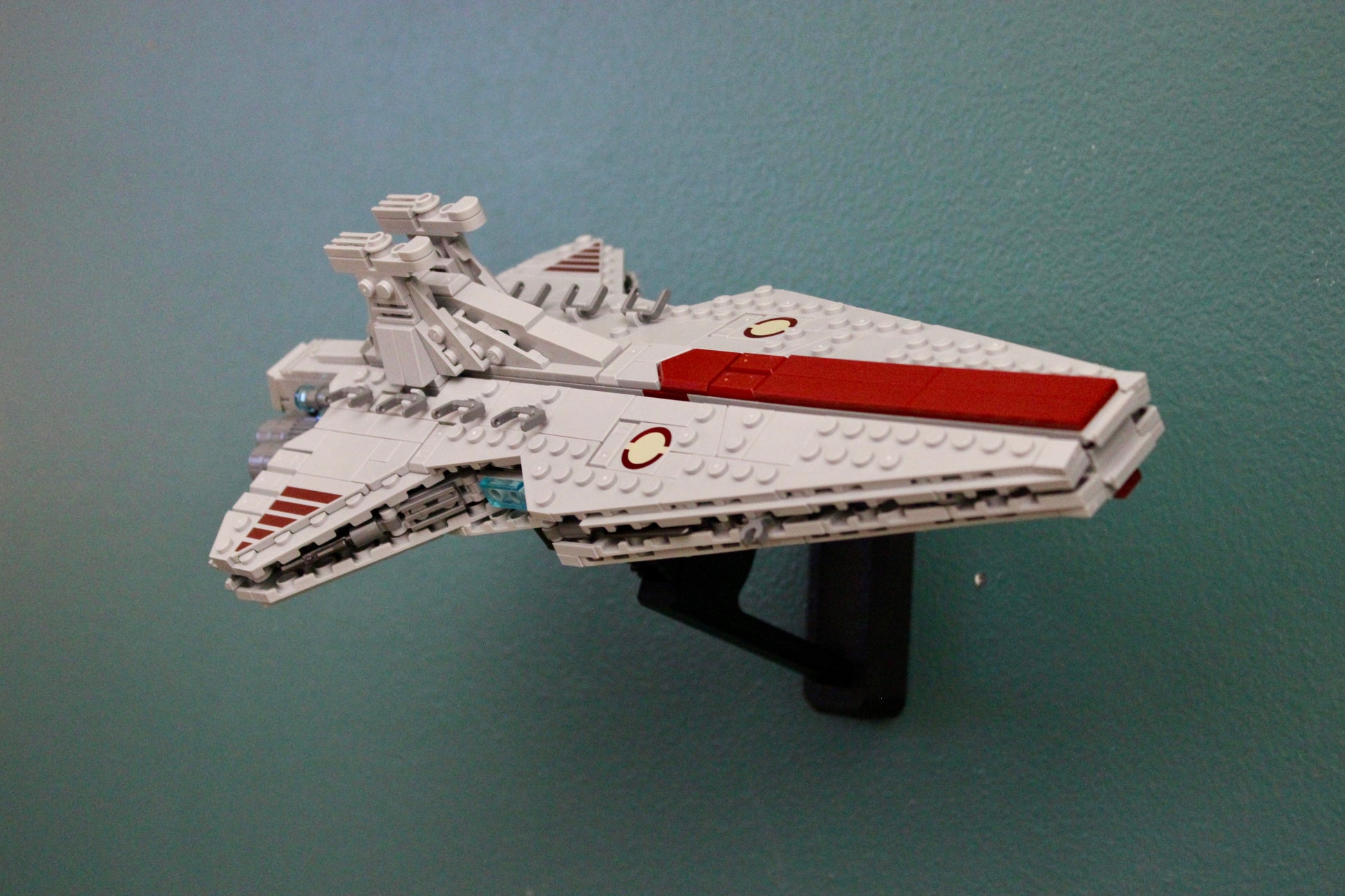 Wall Display for LEGO Star Wars Venator-Class Attack Cruiser 75441 - detail view