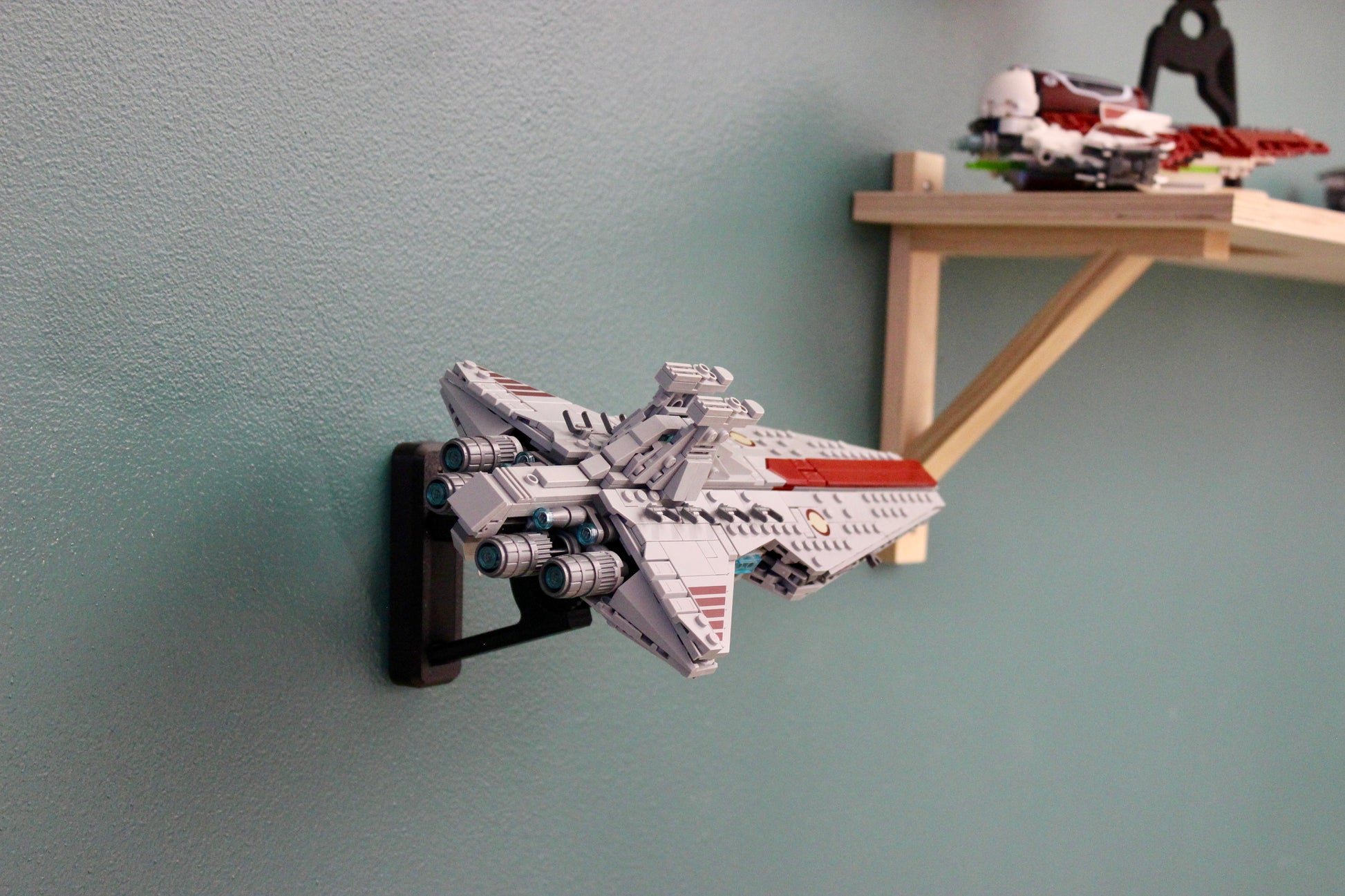 Wall Display for LEGO Star Wars Venator-Class Attack Cruiser 75441 - side view