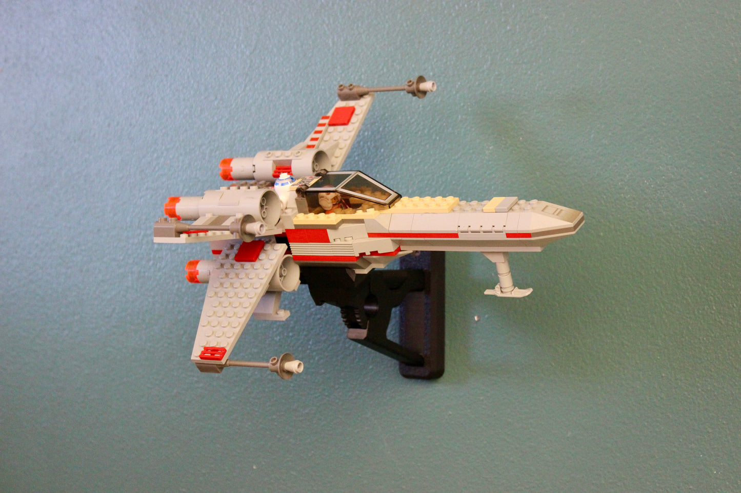 Wall Display for LEGO Star Wars X-Wing Fighter 7140 - detail view
