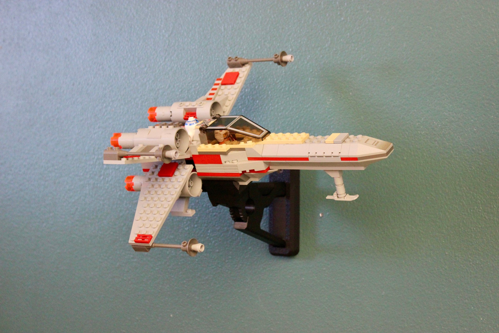 Wall Display for LEGO Star Wars X-Wing Fighter 7140 - detail view