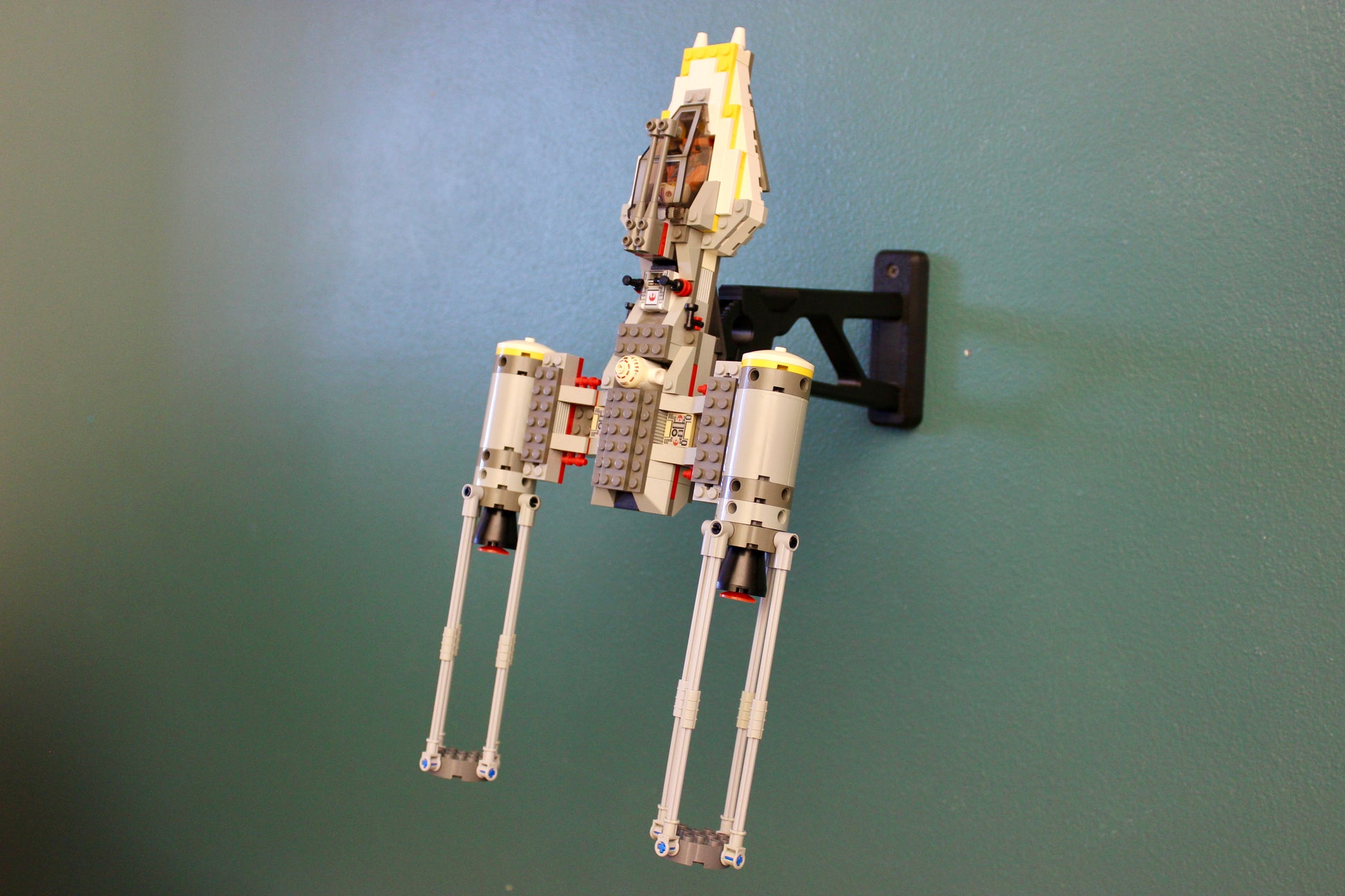 Wall Display for LEGO Star Wars TIE Fighter & Y-Wing 7150 - detail view
