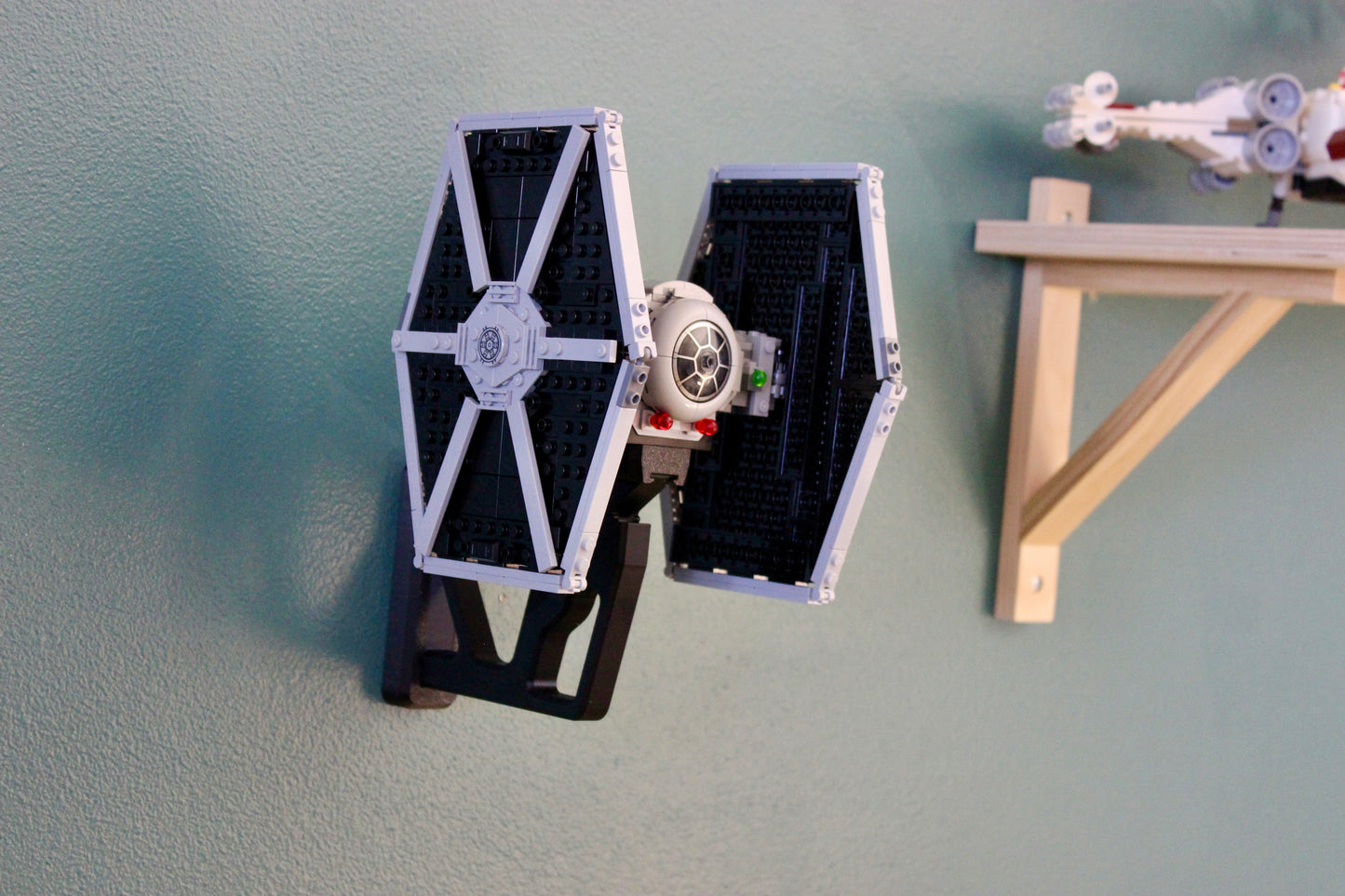 Wall Display for LEGO Star Wars TIE Fighter & X-Wing Mash-up 75393 - Image 7