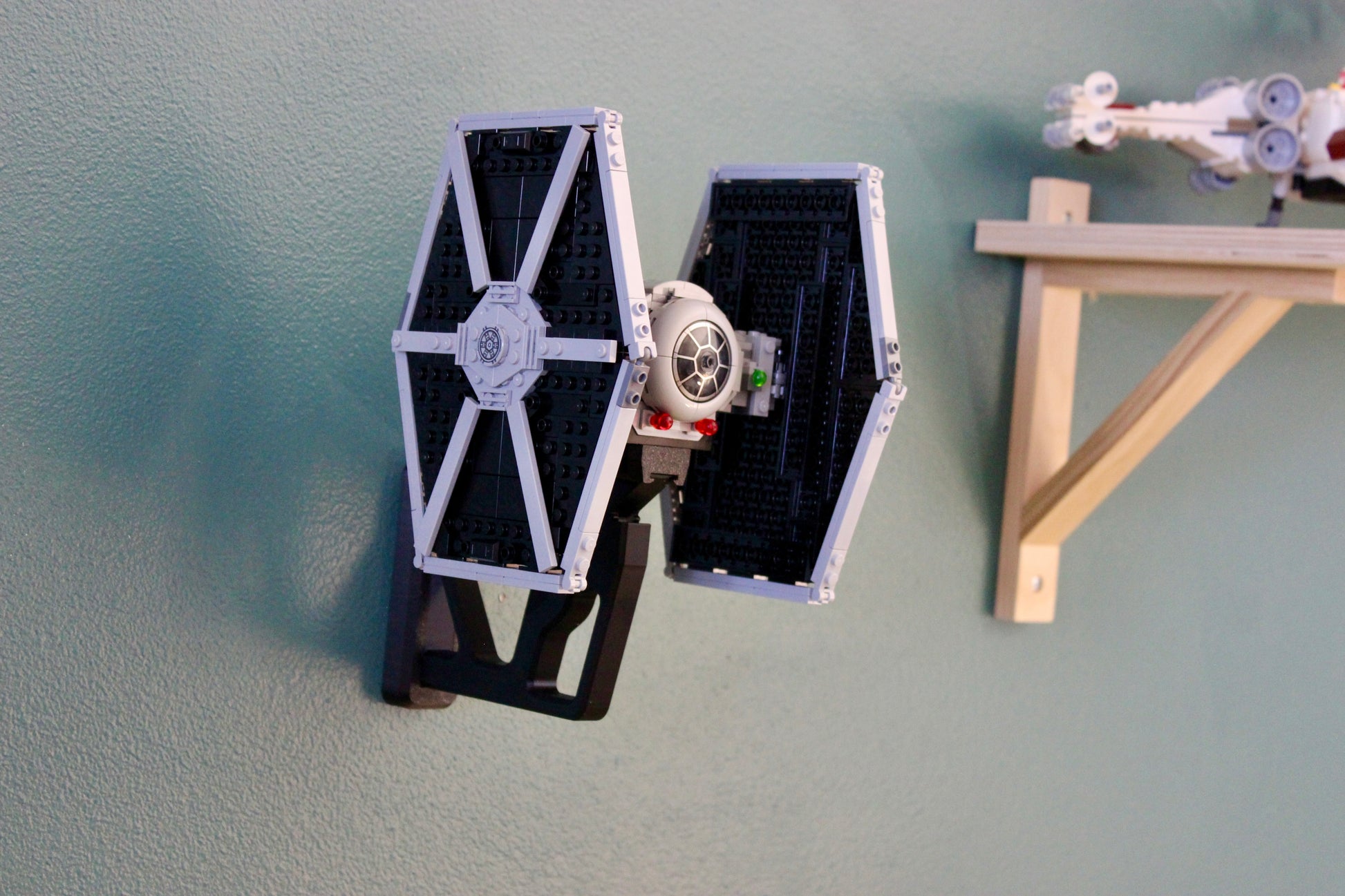 Wall Display for LEGO Star Wars TIE Fighter & X-Wing Mash-up 75393 - Image 7