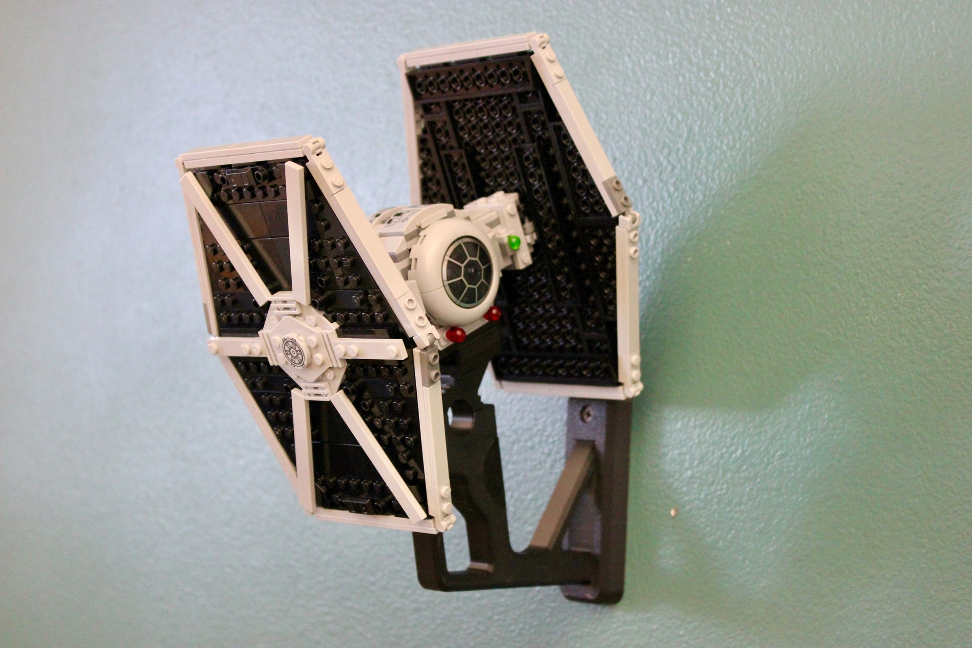 Wall Display for LEGO Star Wars TIE Fighter & X-Wing Mash-up 75393 - Image 8
