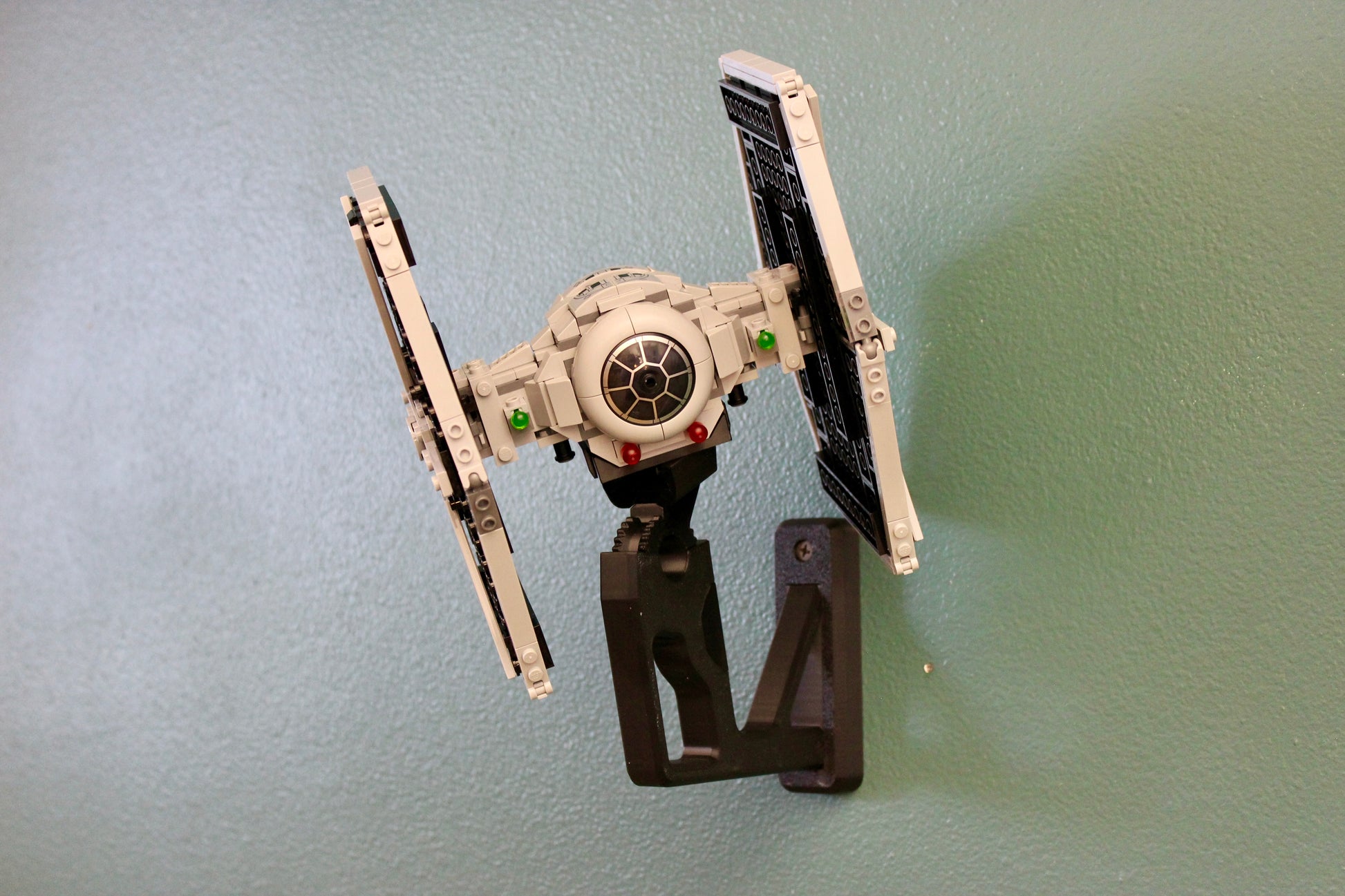 Wall Display for LEGO Star Wars TIE Fighter & X-Wing Mash-up 75393 - Image 9