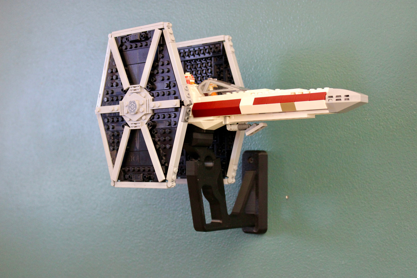 Wall Display for LEGO Star Wars TIE Fighter & X-Wing Mash-up 75393 - Image 10
