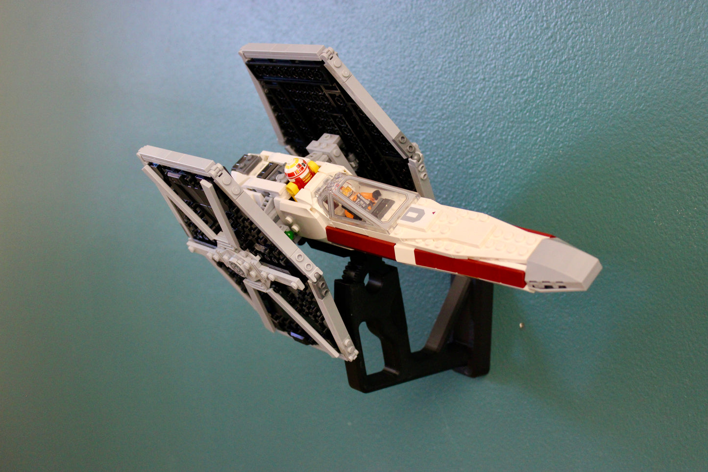 Wall Display for LEGO Star Wars TIE Fighter & X-Wing Mash-up 75393 - Image 11