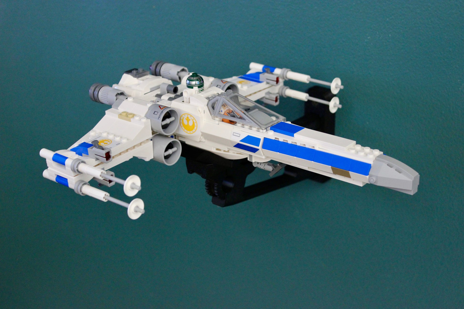 Wall Display for LEGO Star Wars New Republic X-Wing Starfighter 75460 - Image 9