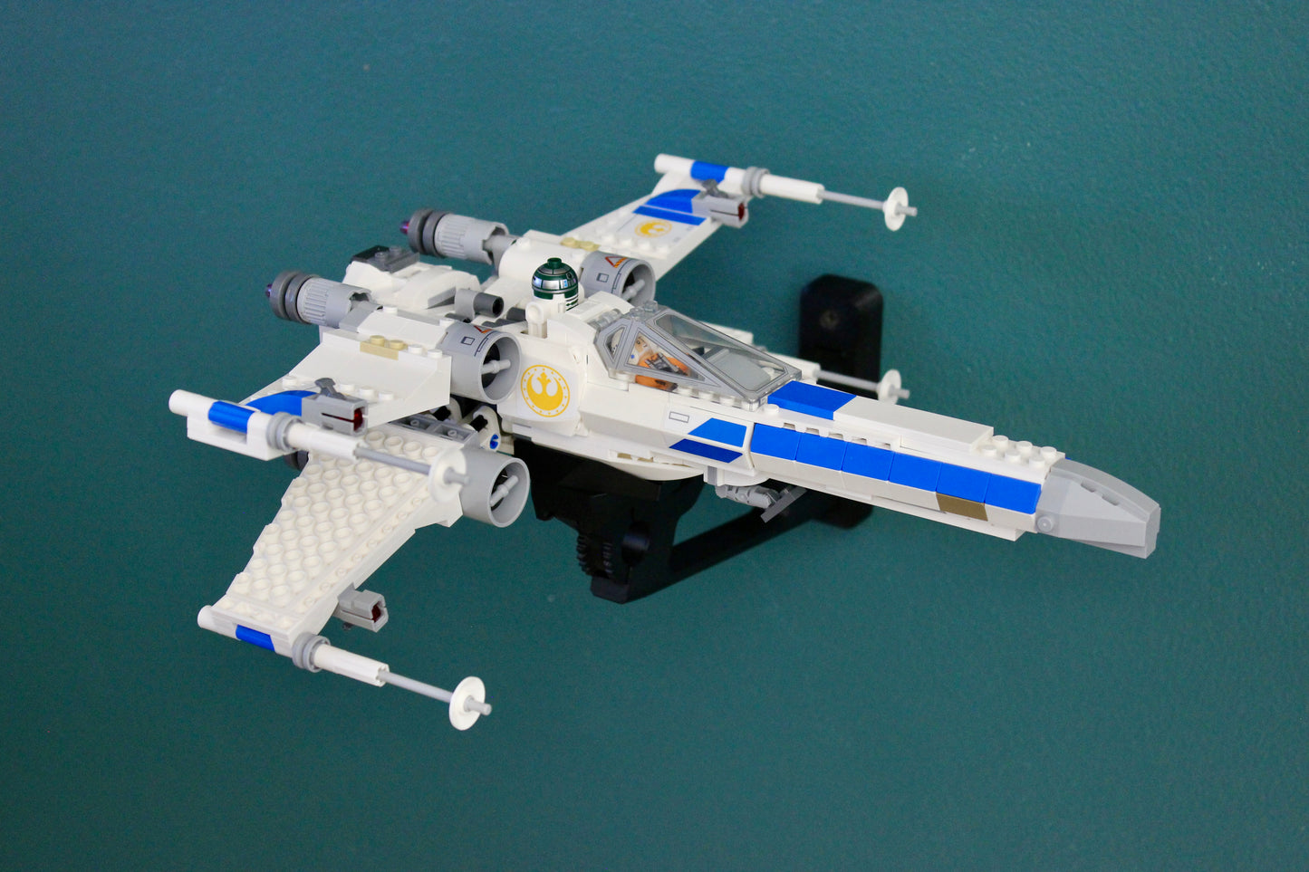 Wall Display for LEGO Star Wars New Republic X-Wing Starfighter 75460 - Image 8