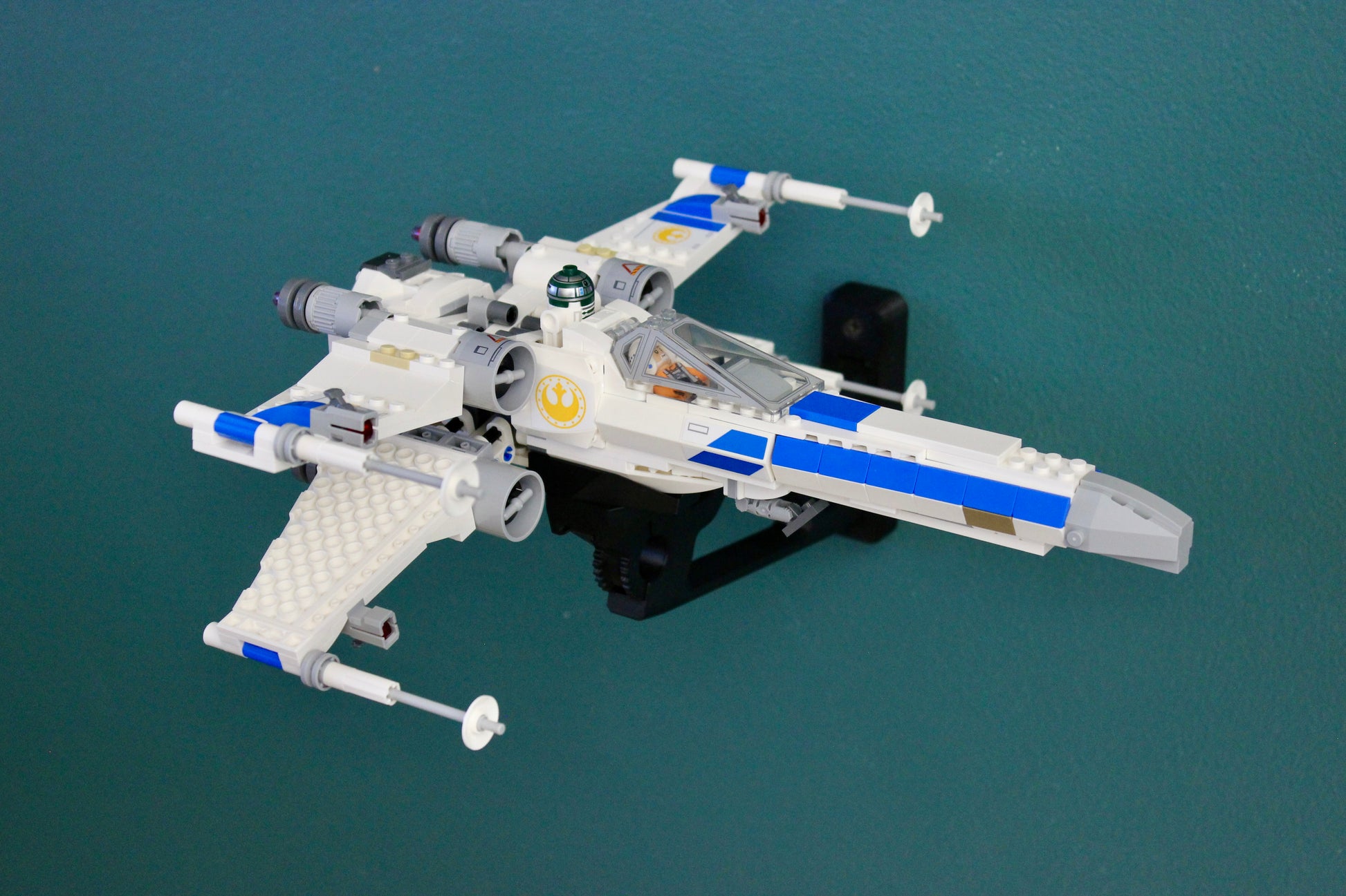 Wall Display for LEGO Star Wars New Republic X-Wing Starfighter 75460 - Image 8