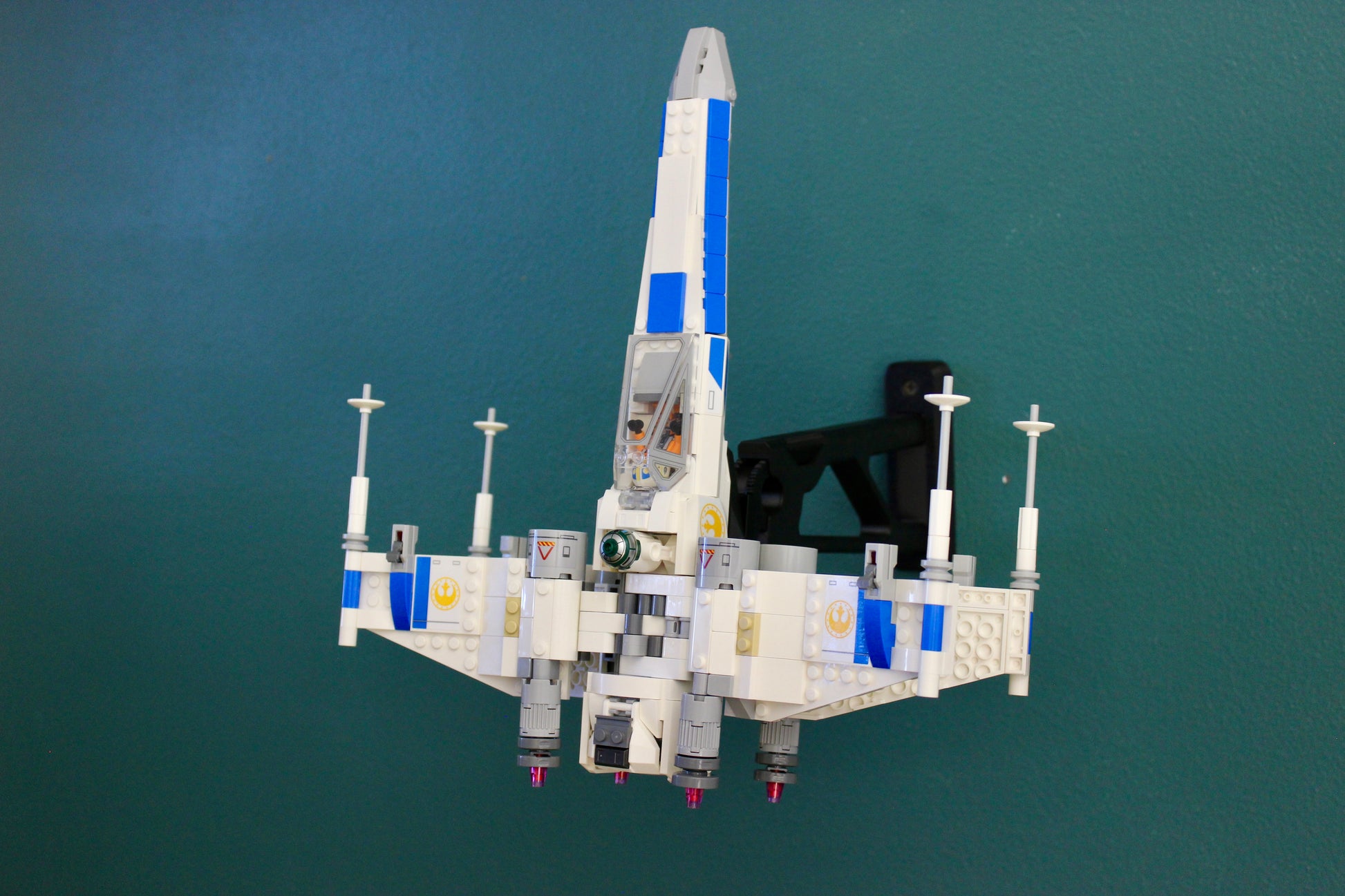 Wall Display for LEGO Star Wars New Republic X-Wing Starfighter 75460 - Image 7