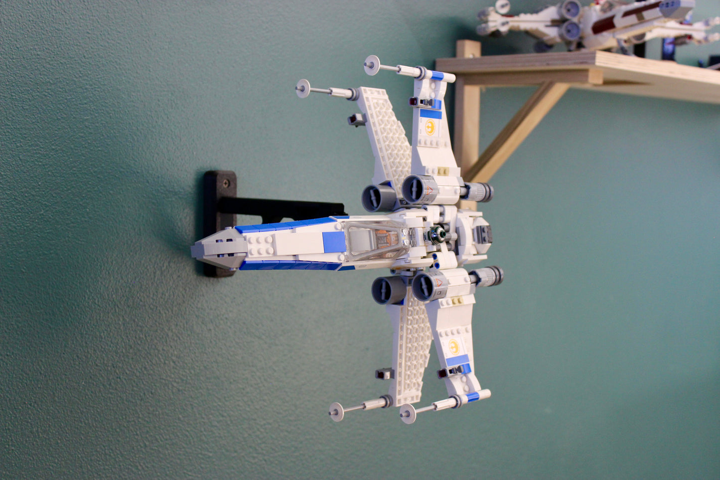 Wall Display for LEGO Star Wars New Republic X-Wing Starfighter 75460 - Image 4