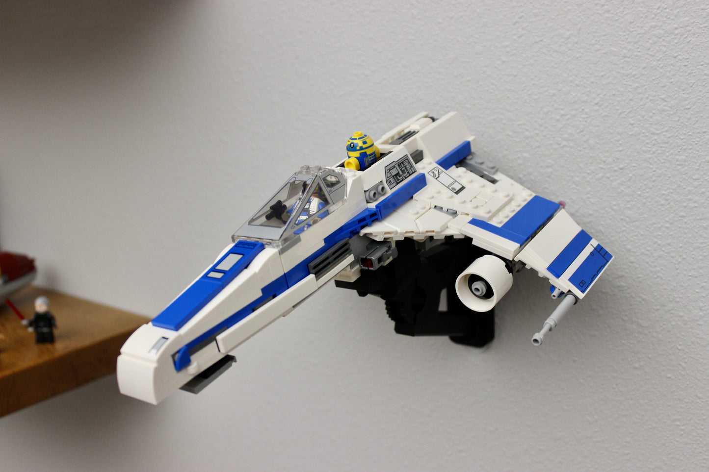 Wall Display for LEGO Star Wars E-Wing vs. Shin Hati's Starfighter