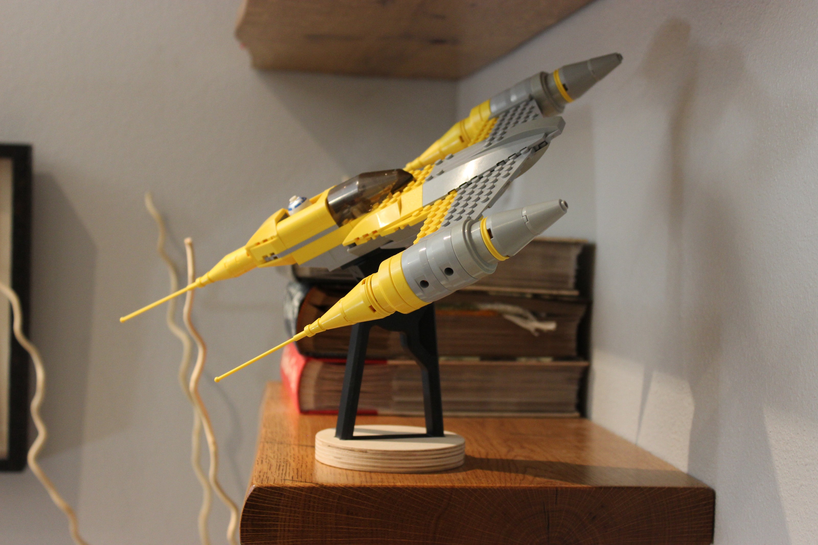Universal Display Stand for LEGO - Detail View